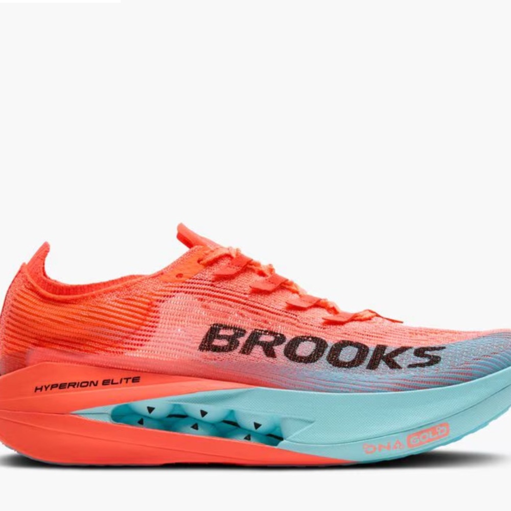 NWOT Brooks Hyperion Elite in Coral and Blue